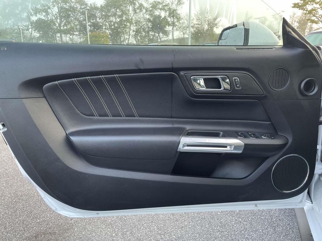 2017 Ford Mustang EcoBoost Premium photo 3