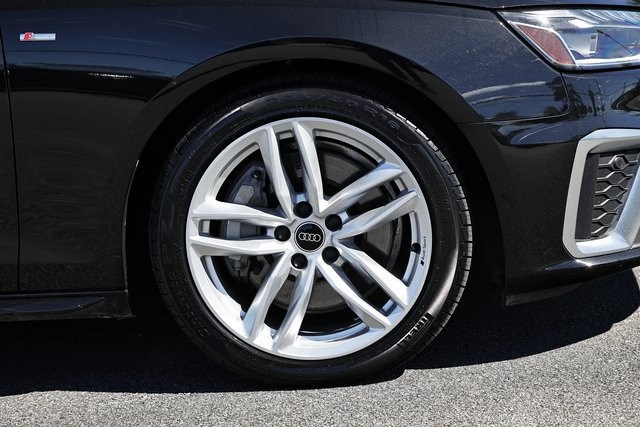 2024 Audi A4 45 S line Premium Plus Quattro photo 3