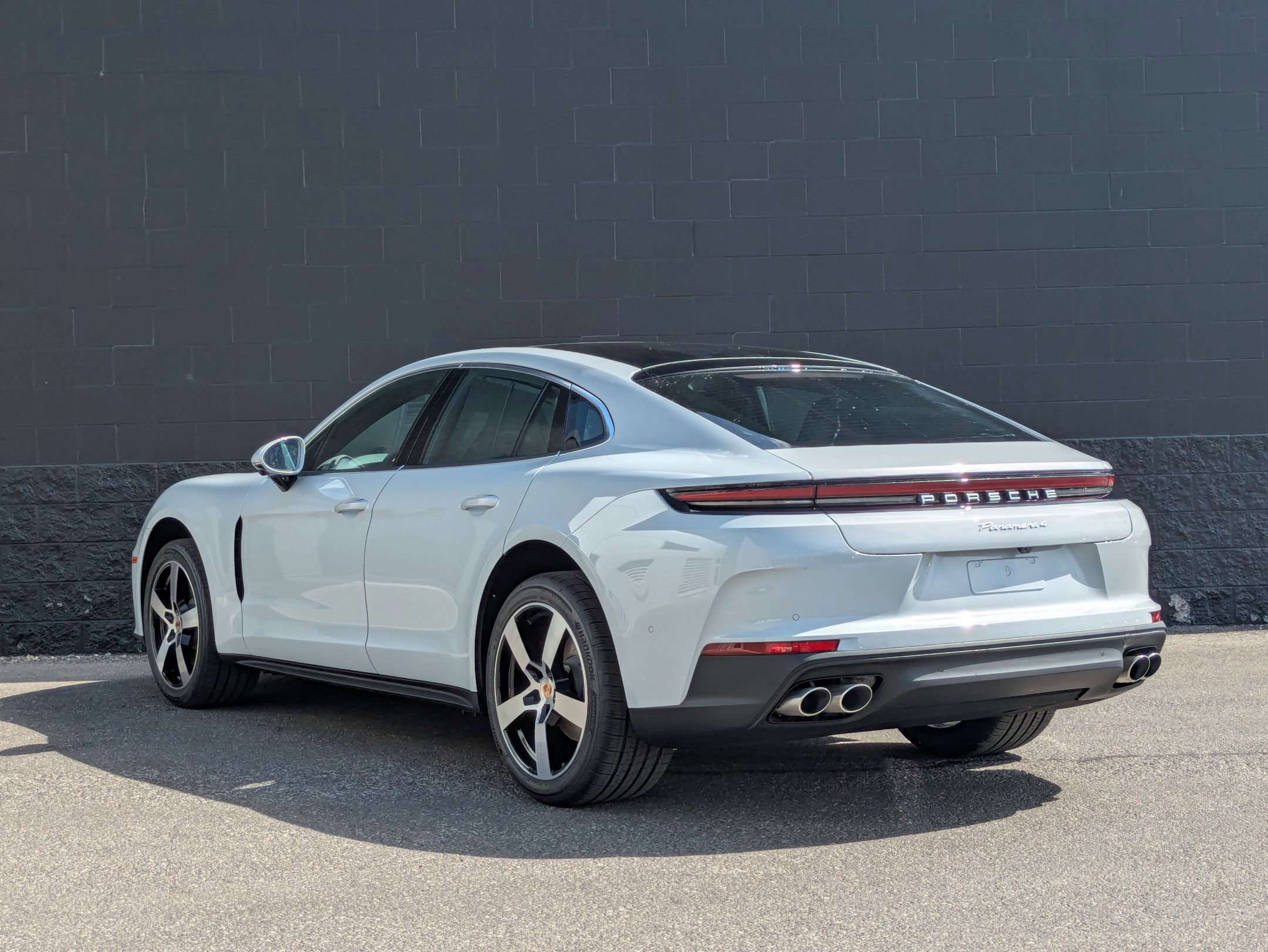 2025 Porsche Panamera 4 photo 3