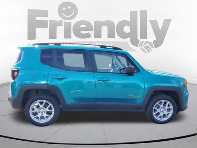 2022 Jeep Renegade Latitude photo 4