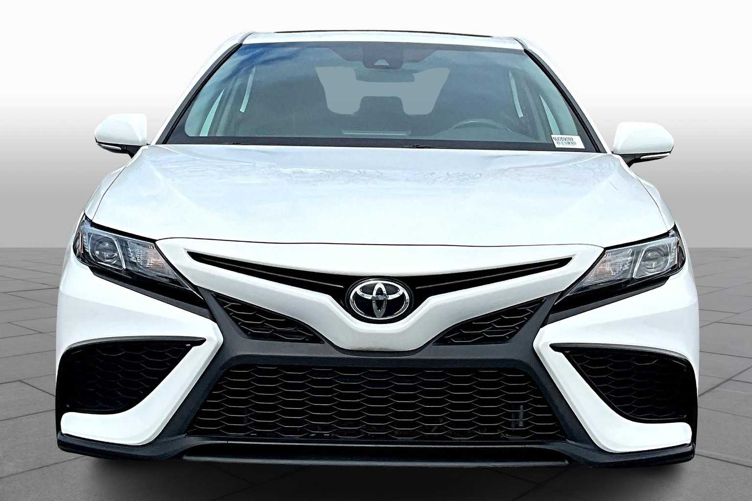 2022 Toyota Camry SE photo 3