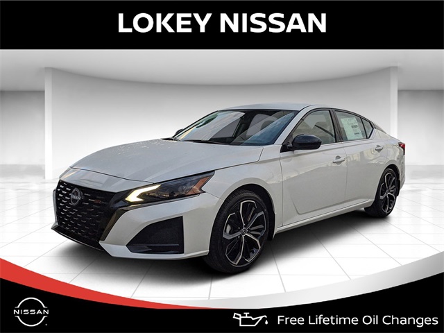 2025 Nissan Altima SR's photo