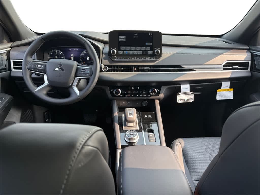 2025 Mitsubishi Outlander PHEV SEL Black Edition photo 3