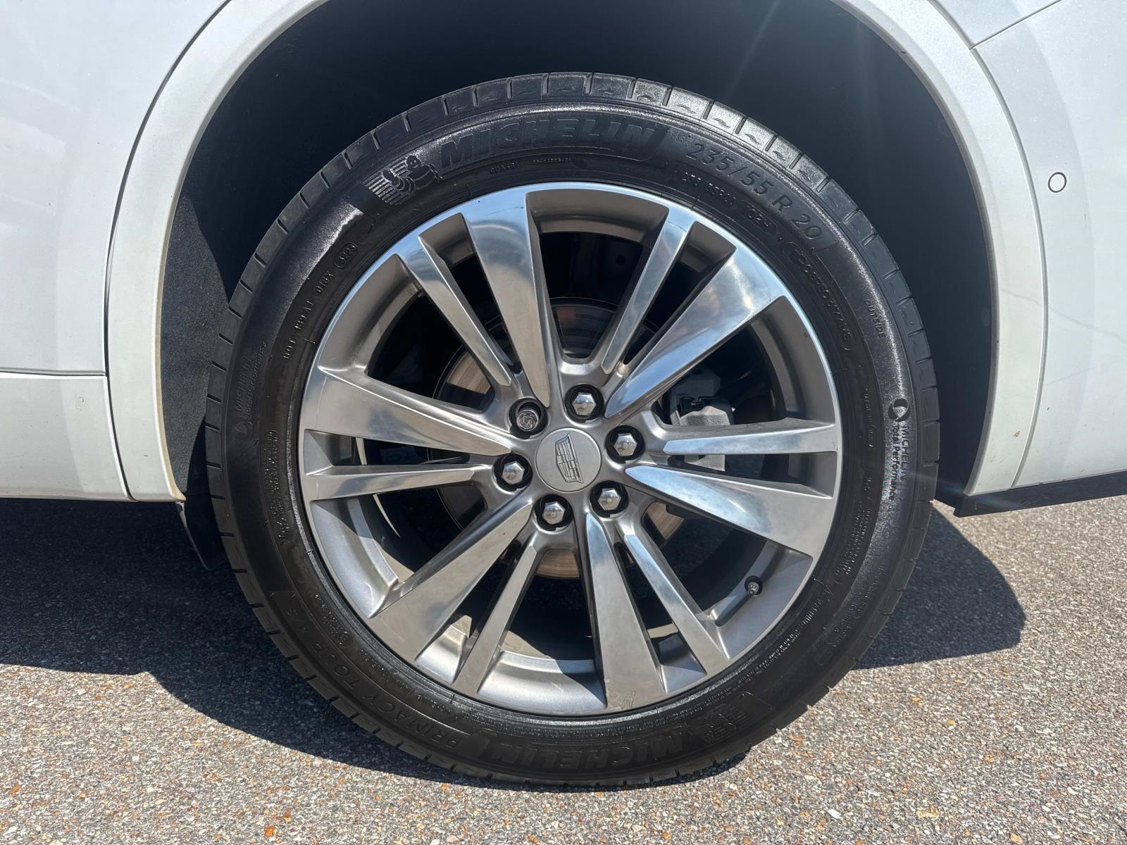 2022 Cadillac XT6 Premium Luxury photo 2