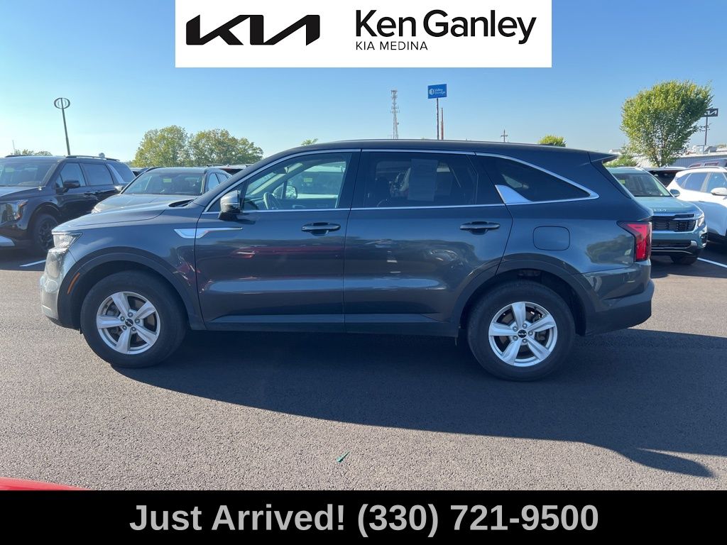 2023 Kia Sorento LX photo 8