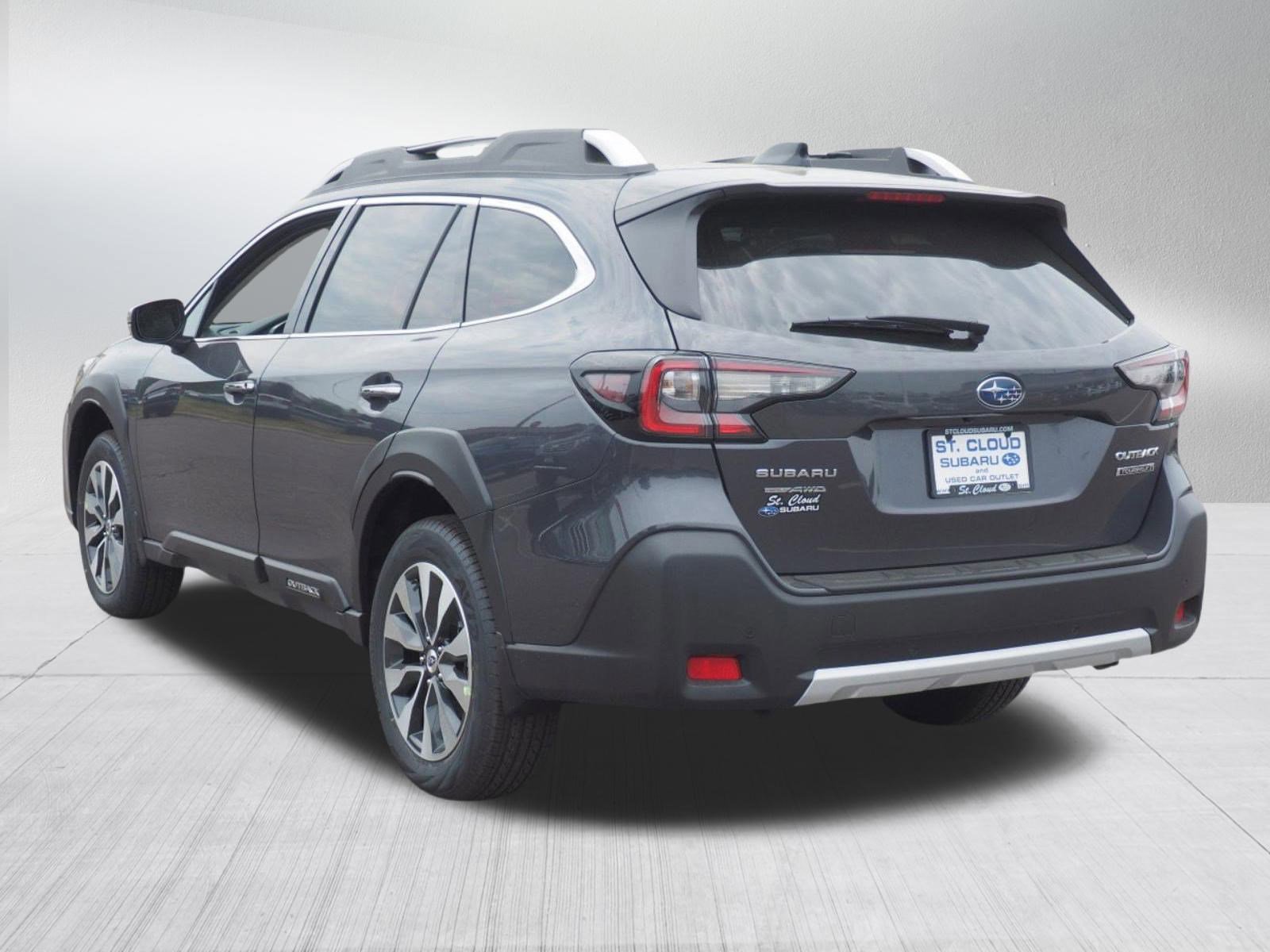 2025 Subaru Outback Touring XT photo 3