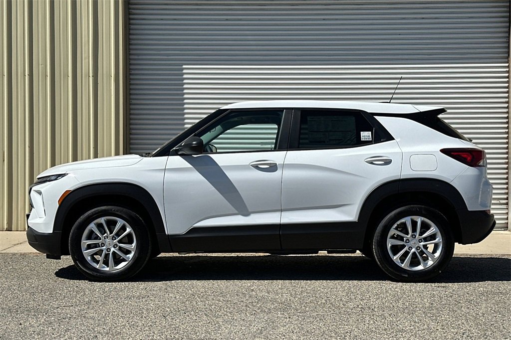2026 Chevrolet Trailblazer LS photo 2