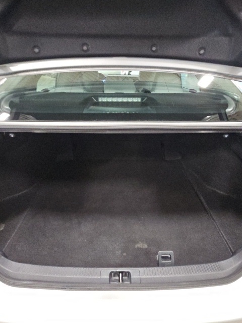 2020 Toyota Camry SE photo 32