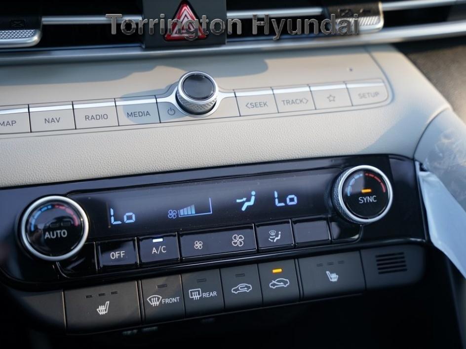 2025 Hyundai Elantra Limited photo 13