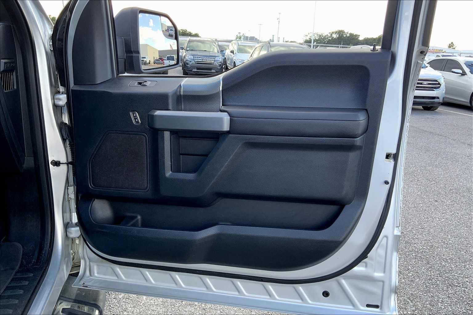 2015 Ford F-150 XLT photo 21