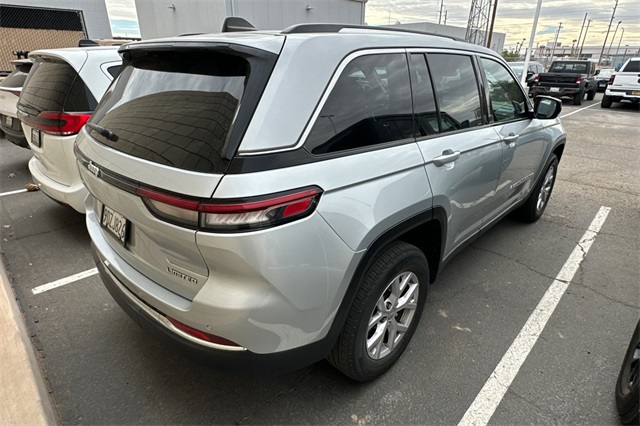 2022 Jeep Grand Cherokee Limited photo 2