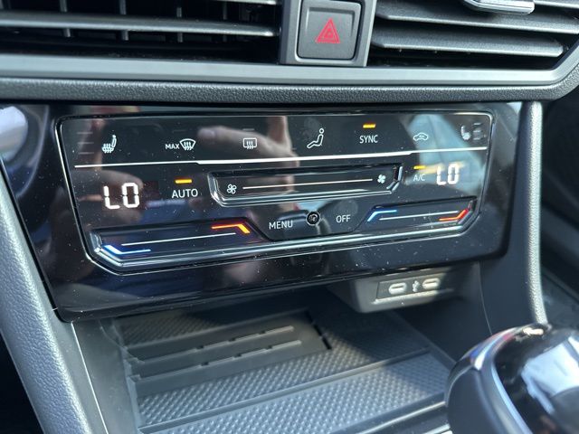 2025 Volkswagen Jetta SE photo 13