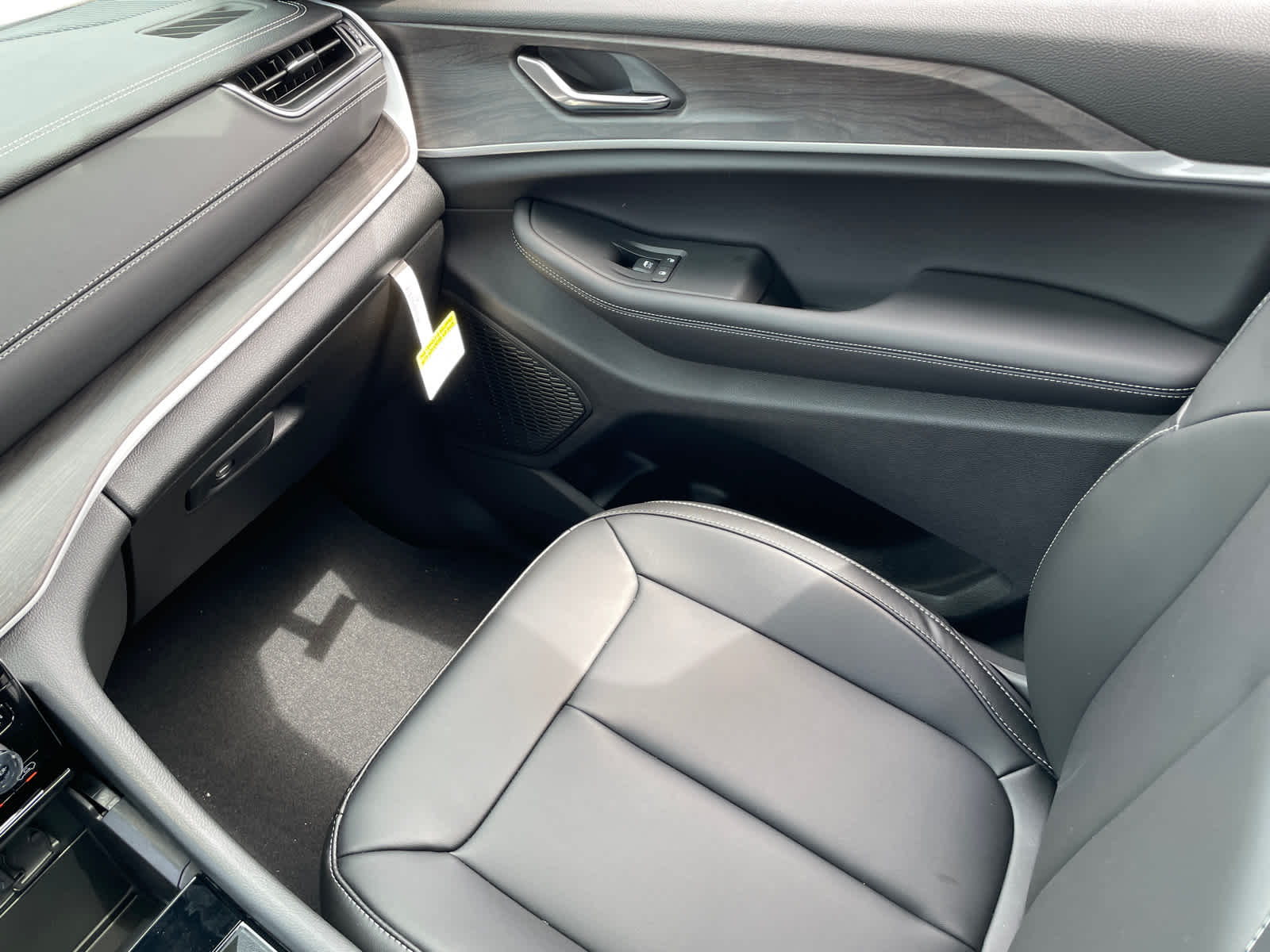 2025 Jeep Grand Cherokee Limited photo 16