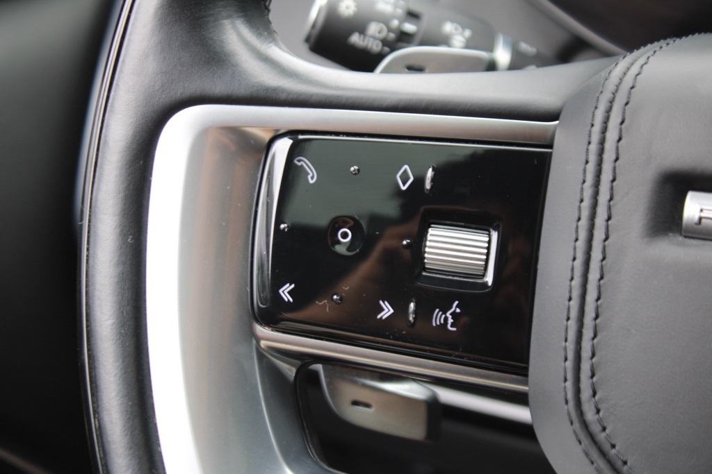 2023 Land Rover Range Rover SE photo 13