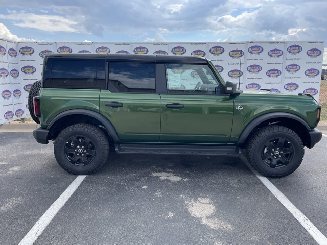 2025 Ford Bronco 4-Door Outer Banks's photo