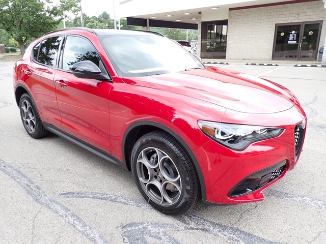 2025 Alfa Romeo Stelvio Sprint Base photo 8