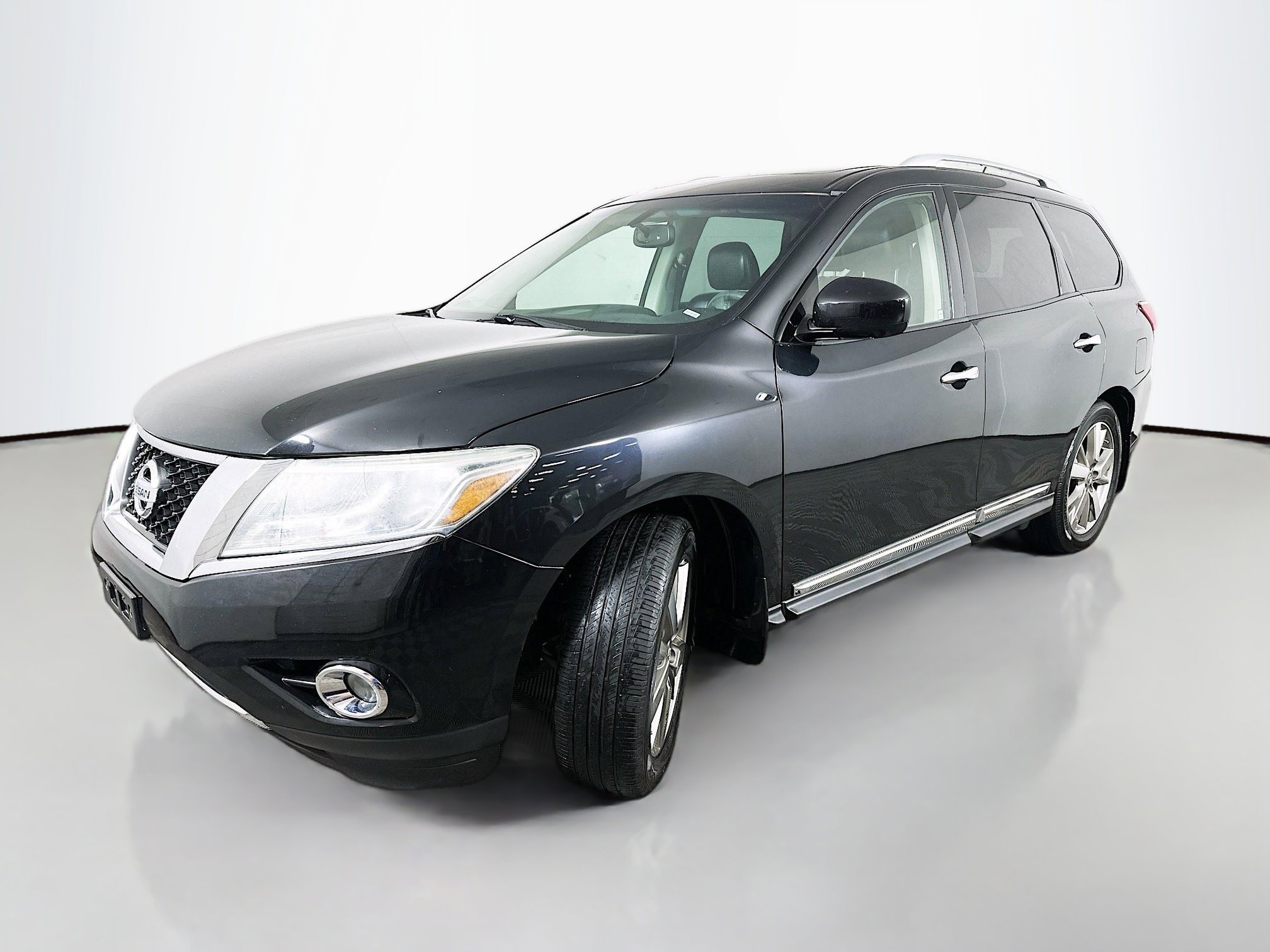2015 Nissan Pathfinder Platinum photo 2