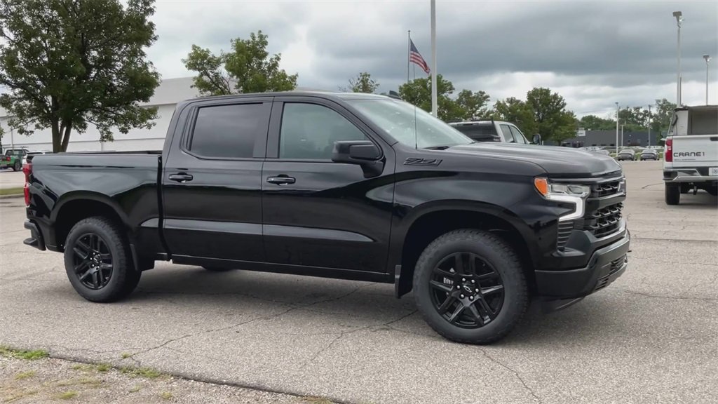 2026 Chevrolet Silverado 1500 RST photo 2