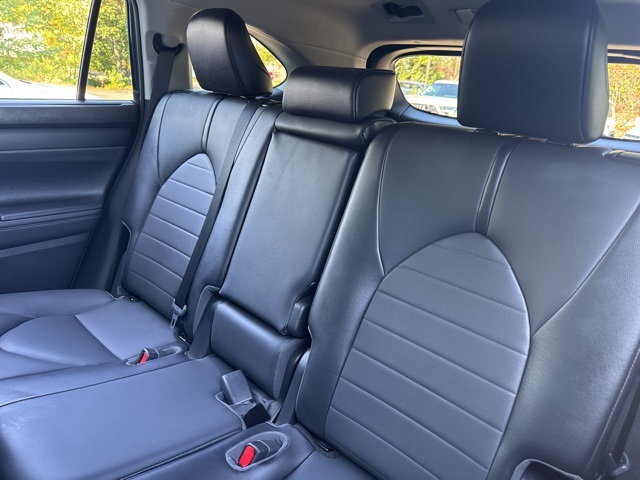 2021 Toyota Highlander XLE photo 16