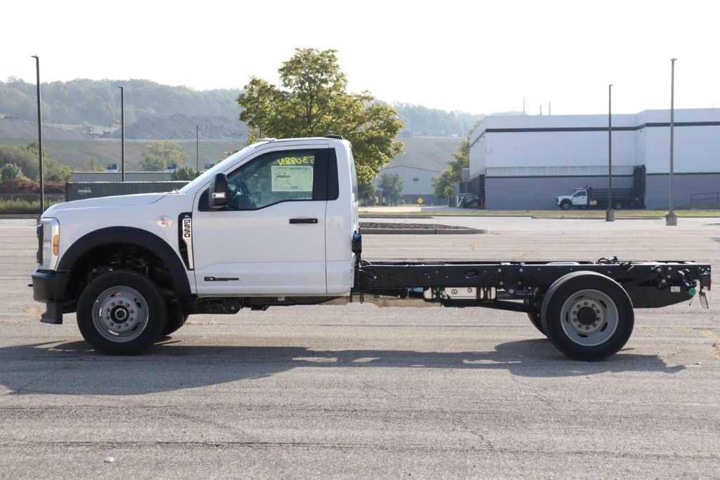 2025 Ford F-550 photo 4
