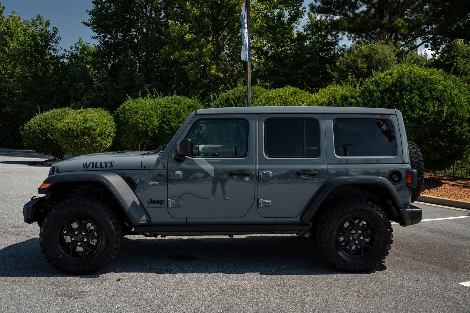 2025 Jeep Wrangler Willys photo 5