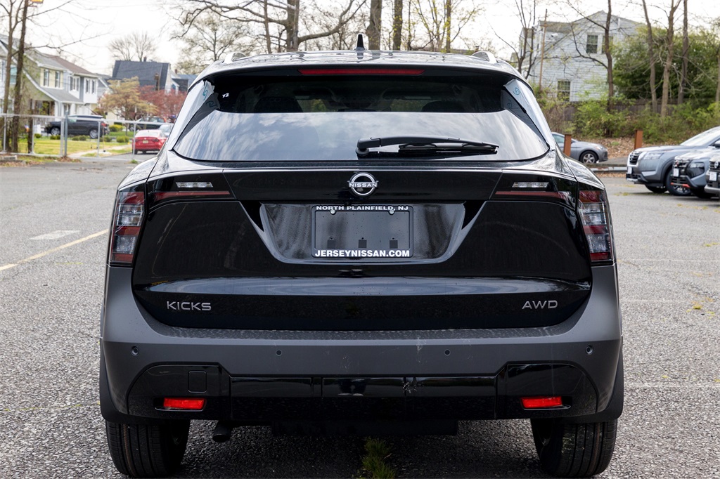 2025 Nissan Kicks SV photo 6