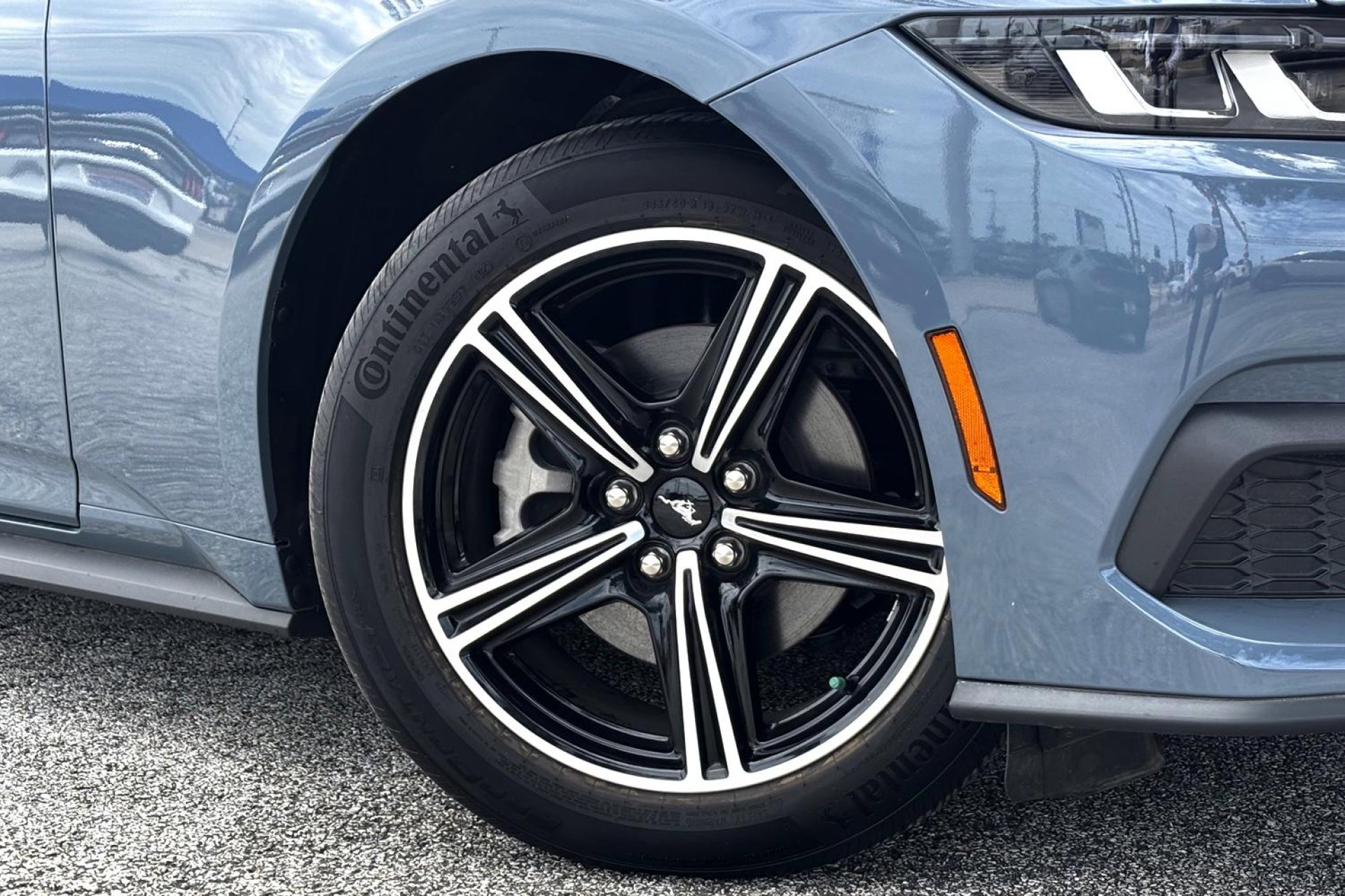 2024 Ford Mustang EcoBoost photo 2