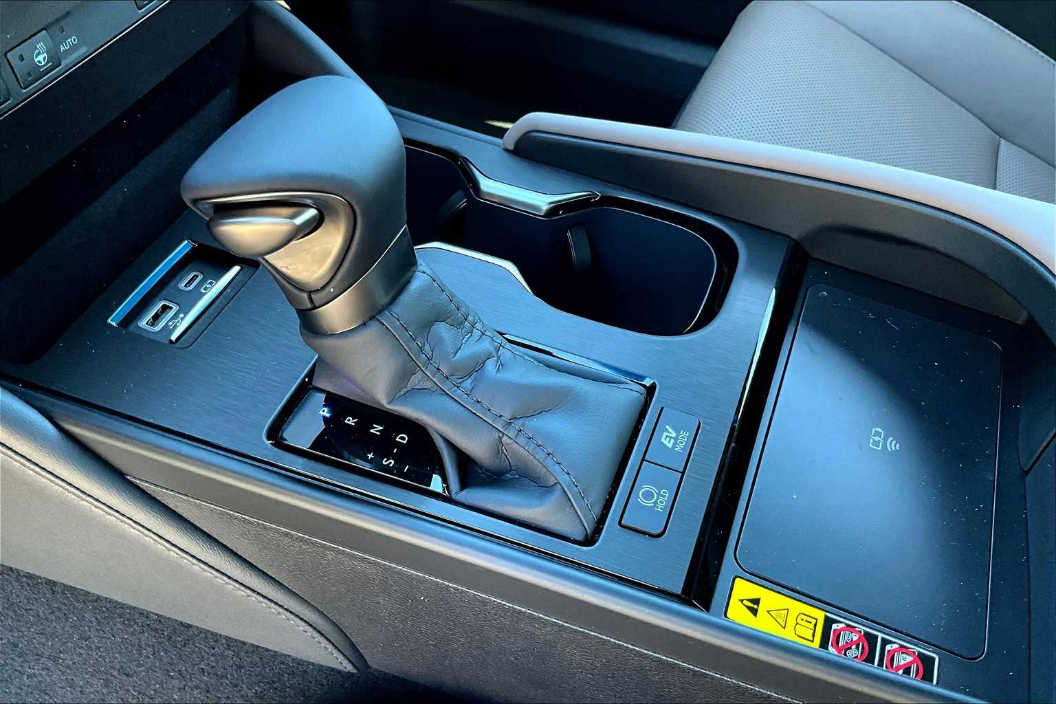 2025 Lexus ES 300h Premium photo 10