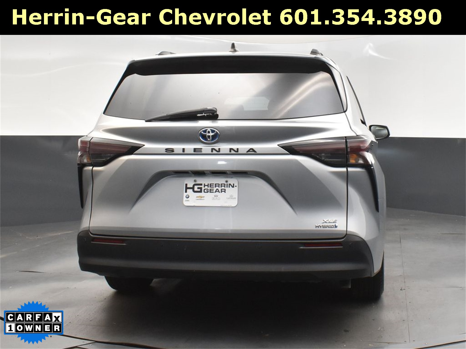 2023 Toyota Sienna XLE photo 6