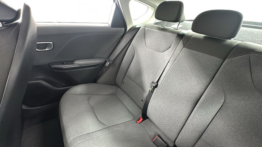 2025 Kia K4 LXS photo 14