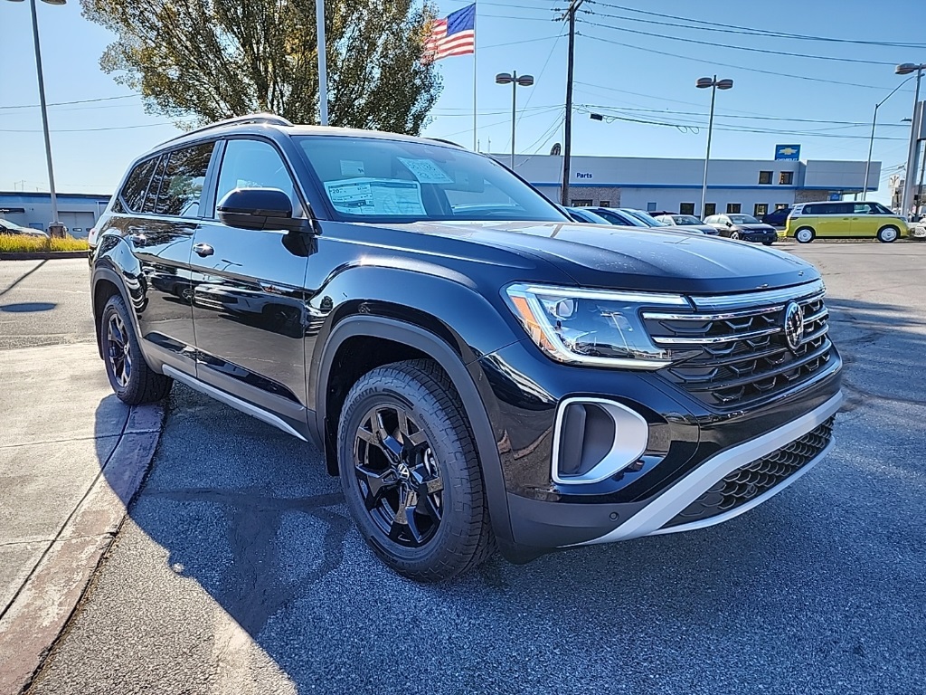 2025 Volkswagen Atlas Peak Edition SE photo 3