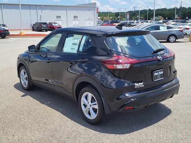 2025 Nissan Kicks Play S photo 4