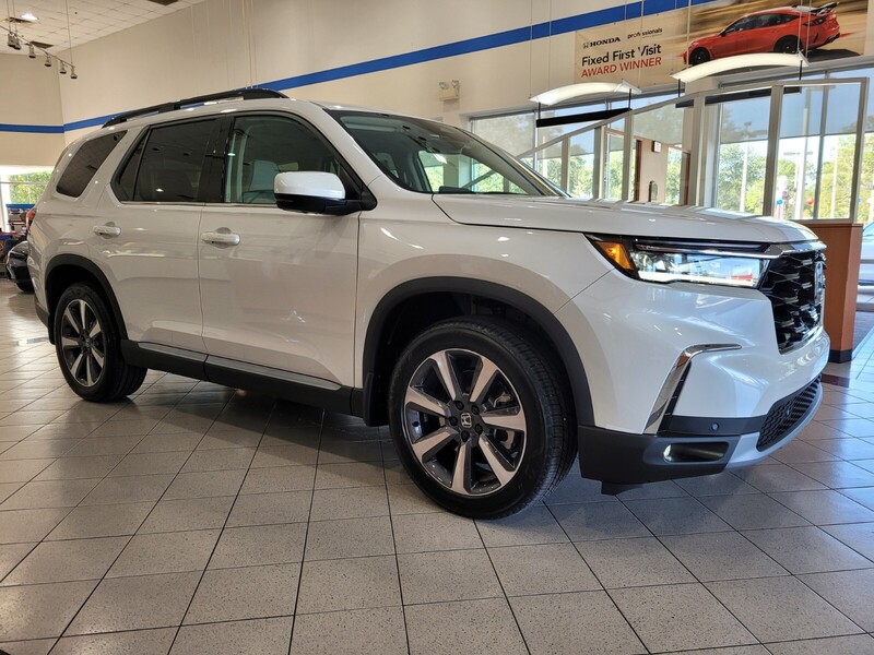 2025 Honda Pilot Elite photo 3