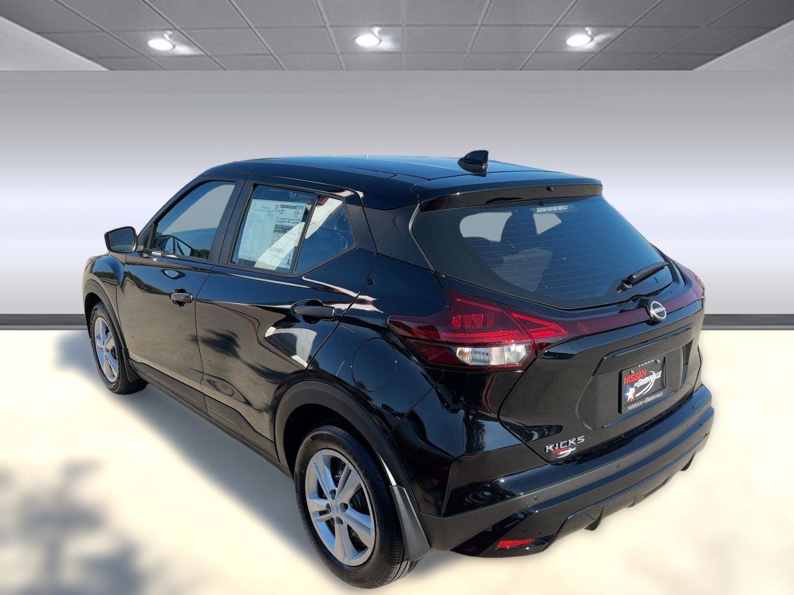 2025 Nissan Kicks Play S photo 3