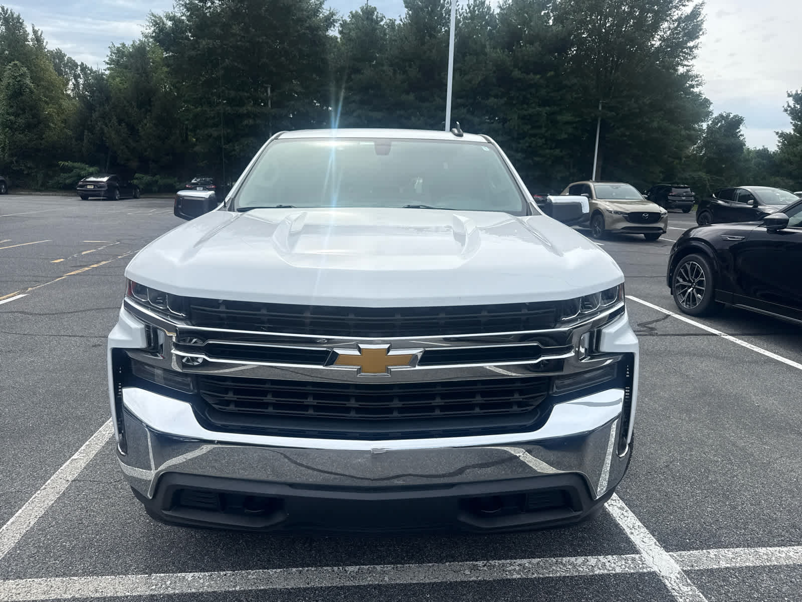 2020 Chevrolet Silverado 1500 LT photo 3