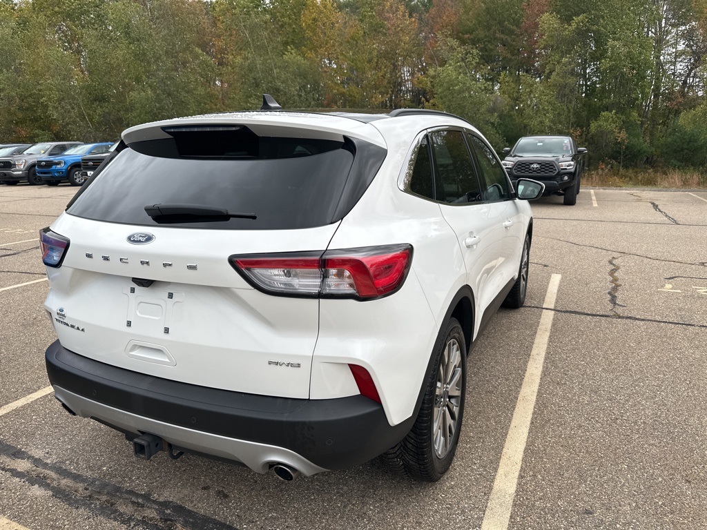 2022 Ford Escape Titanium photo 4