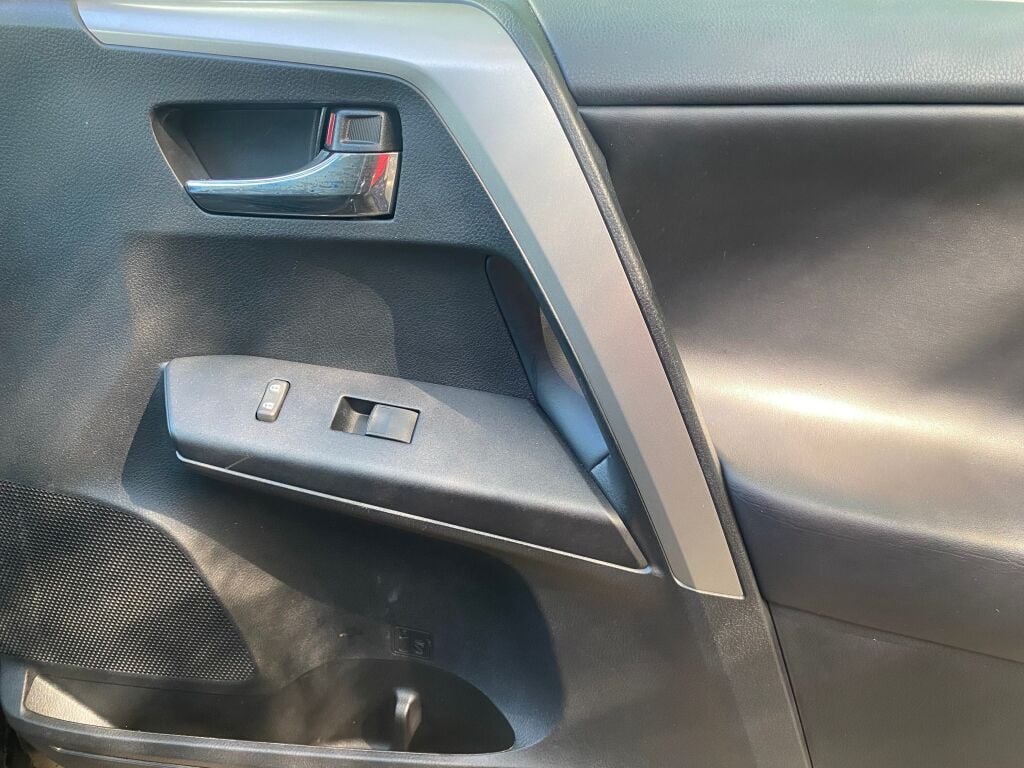 2018 Toyota RAV4 XLE photo 21
