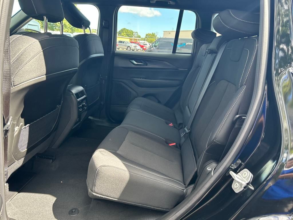 2025 Jeep Grand Cherokee Laredo photo 23