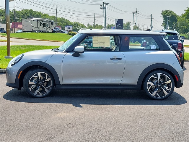 2025 Mini Cooper 2 Door Hardtop Signature photo 4