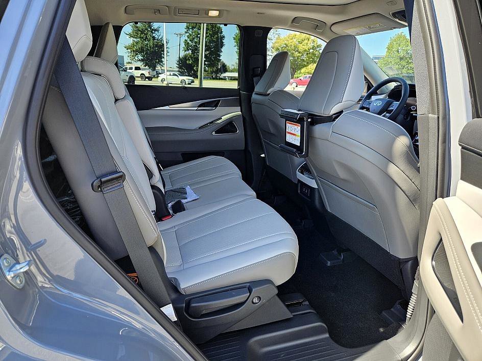 2026 Infiniti QX60 Luxe photo 13