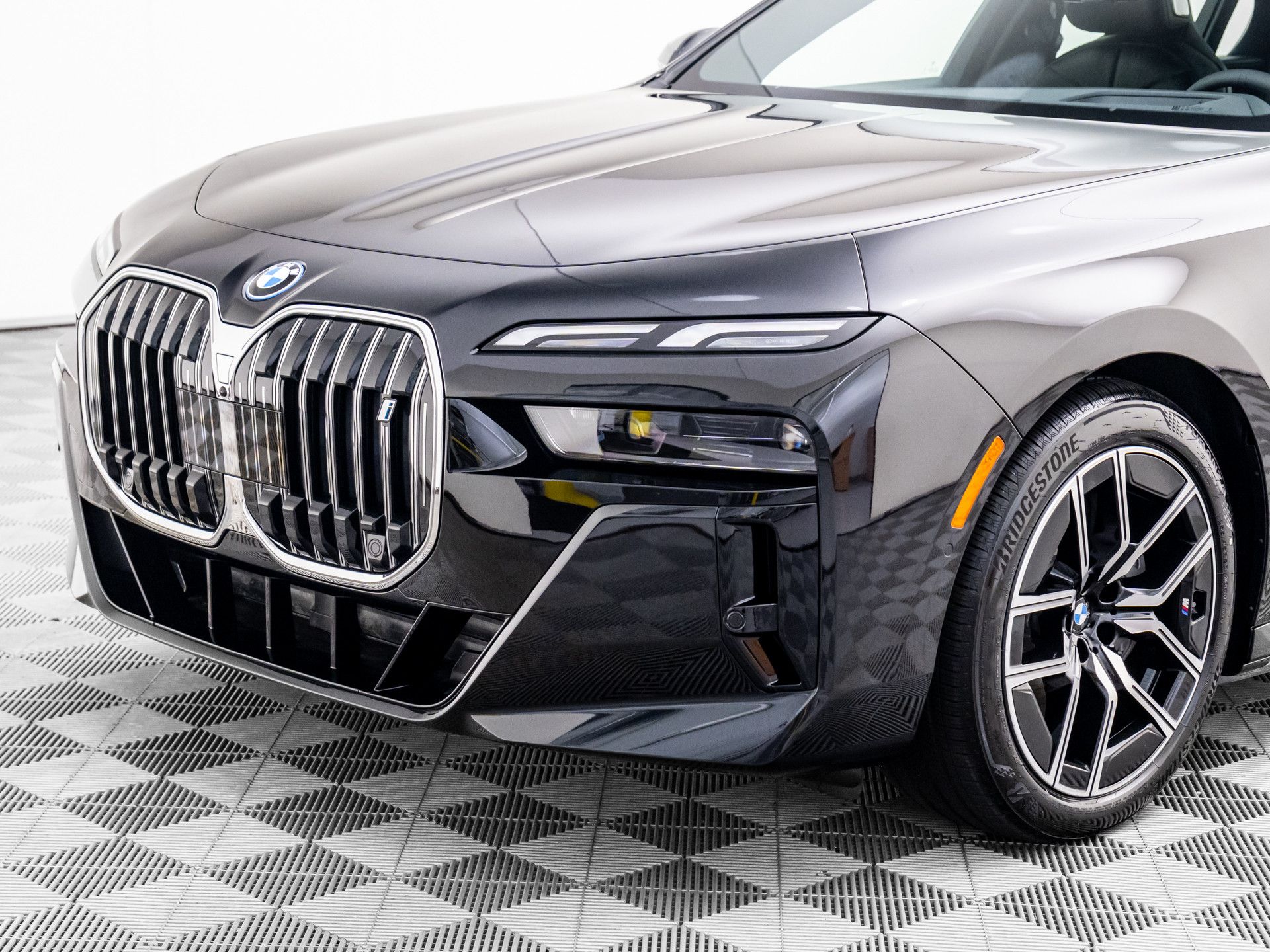 New 2025 Black Sapphire Metallic BMW xDrive60 image 34