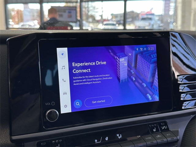 2025 Toyota Camry SE photo 3