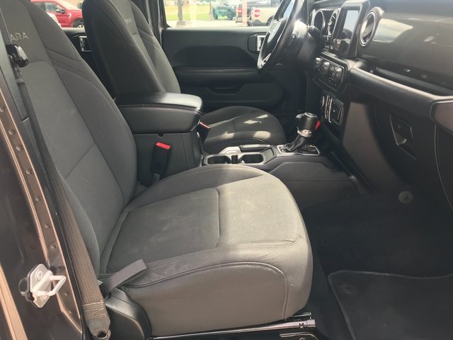 2018 Jeep Wrangler Unlimited Sahara photo 16