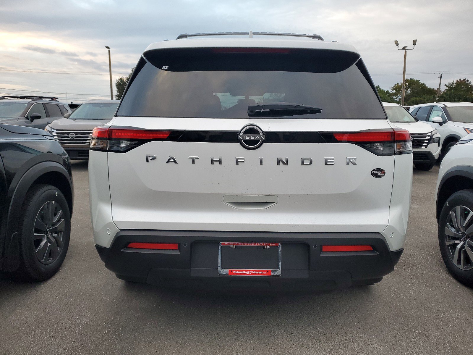 2025 Nissan Pathfinder SV photo 3