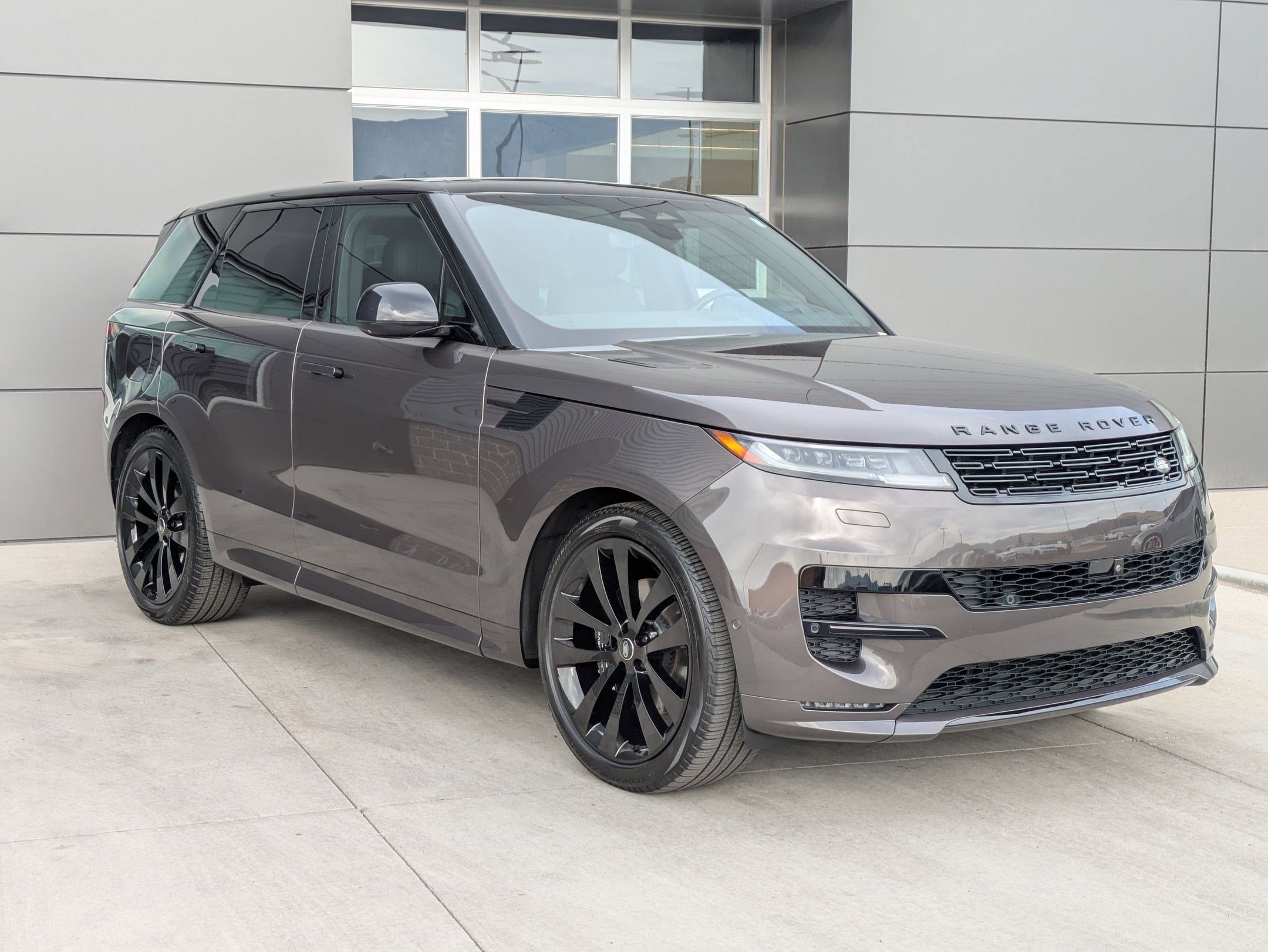 2024 Land Rover Range Rover Sport SE photo 3