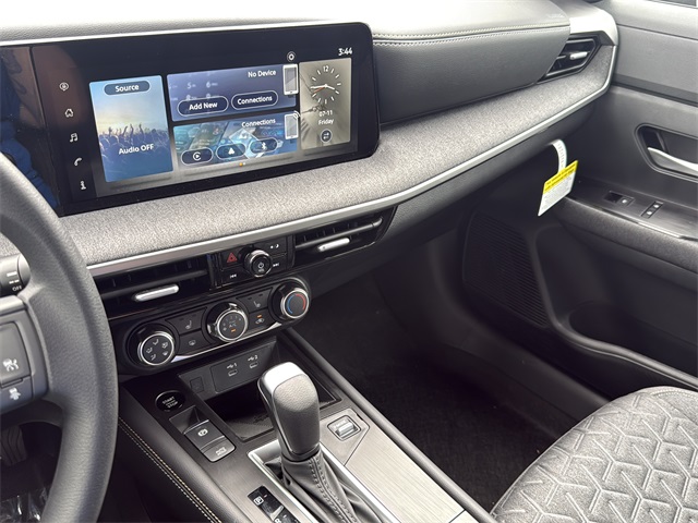 2025 Nissan Kicks SV photo 12