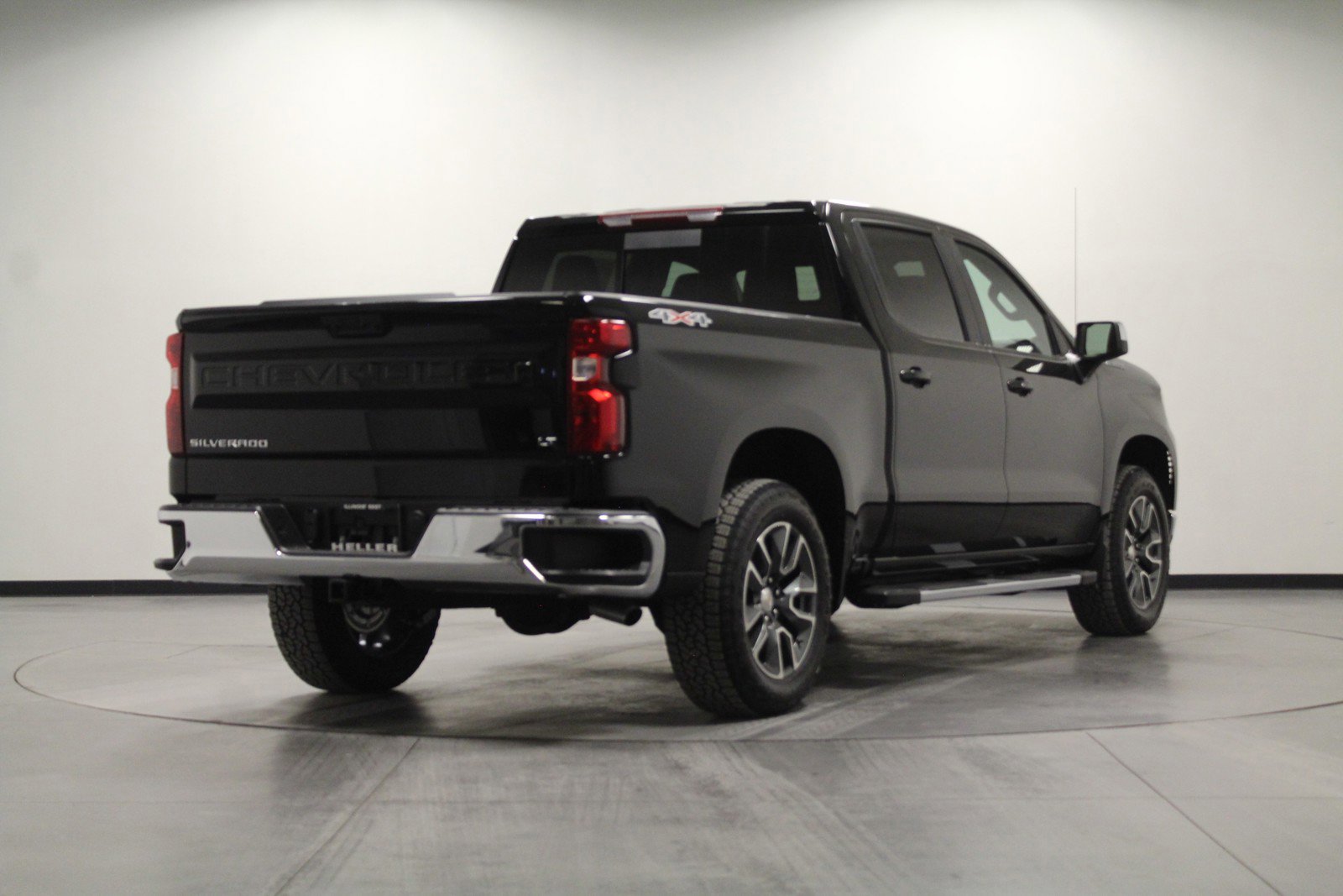 2025 Chevrolet Silverado 1500 LT photo 3