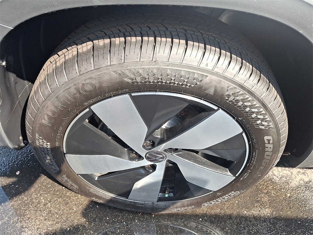 2025 Volkswagen Taos S photo 4