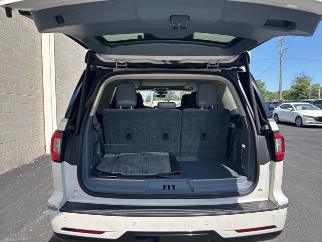 2018 Lincoln Navigator Black Label photo 13
