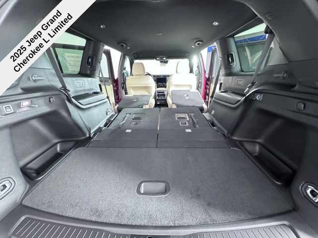 2025 Jeep Grand Cherokee Limited photo 25